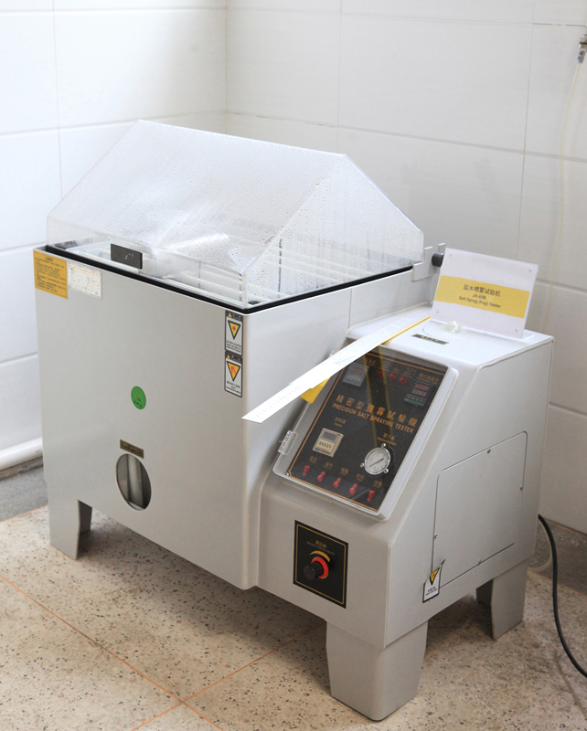 Salt spray test machine